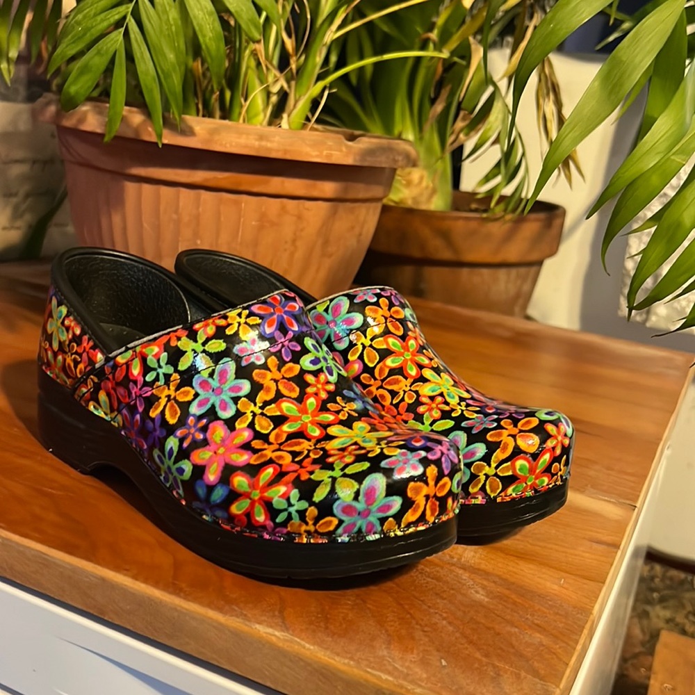 Dansko size 37 shoes